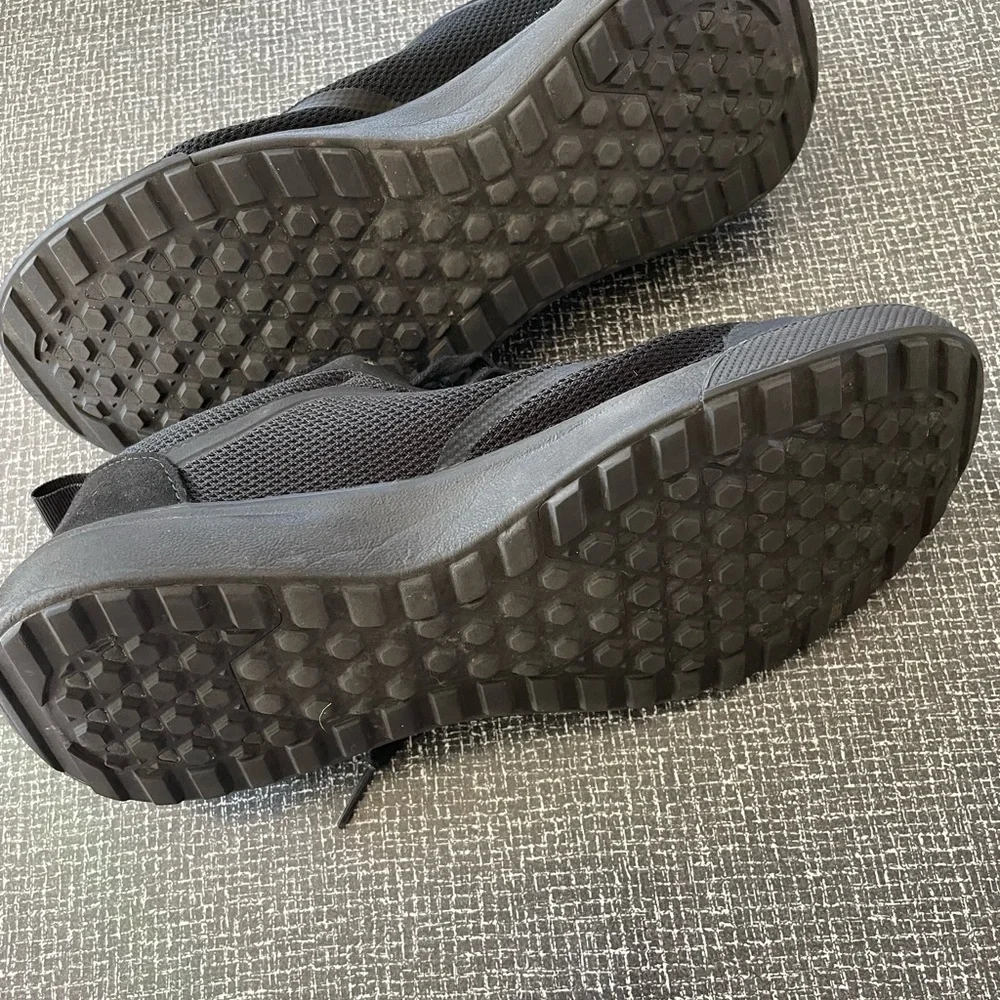 Vans Men's Black Ultrarange Sneakers - Picture 3 of 4